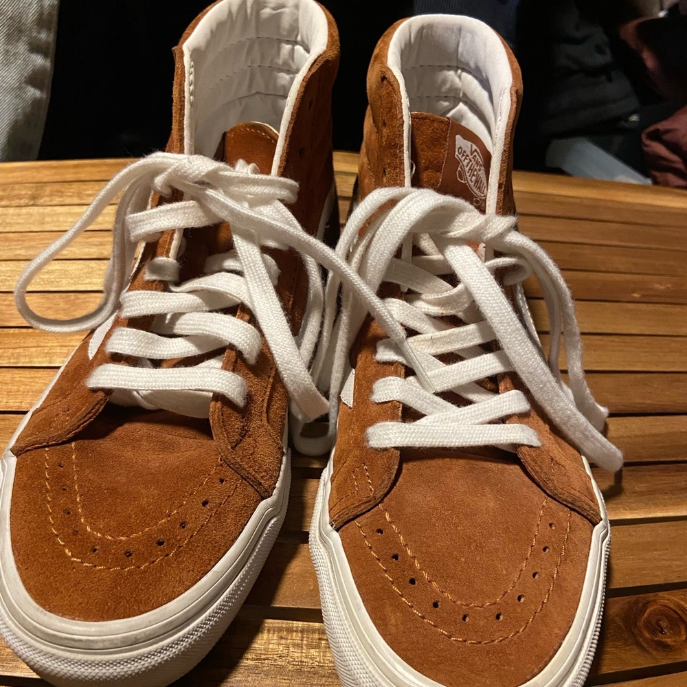 In realy good conditions. US women size 6.5 US men  size 5.0